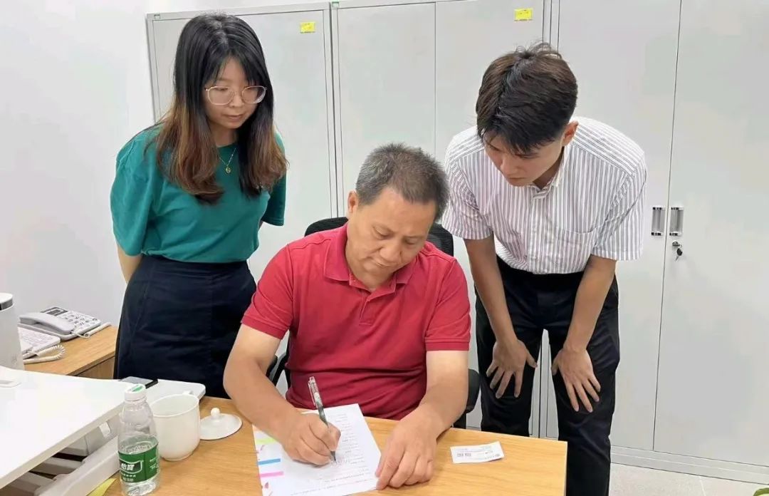 媒体报道 | 过千家企业受益,尊龙集团全力守护中小微企业发展更上层楼 媒体报道 | 过千家企业受益,尊龙集团全力守护中小微企业发展更上层楼